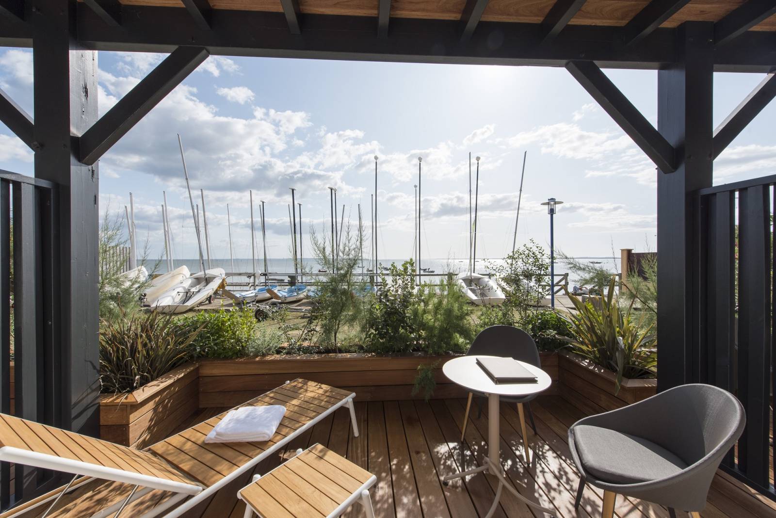 Hôtel avec terrasse et piscine sur le bassin d'arcachon 
