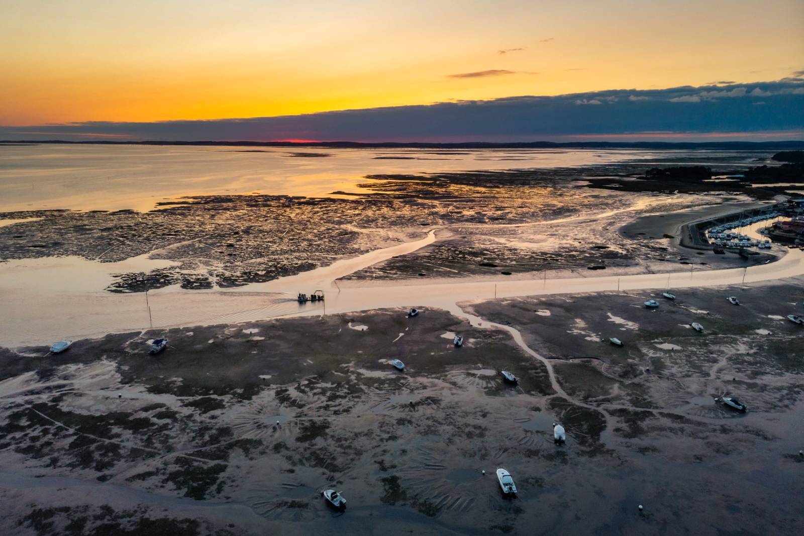 Réouverture de notre hôtel au bord du bassin d'Arcachon avec chambre vue imprenable sur la mer